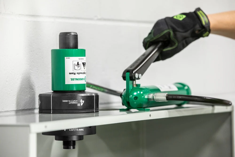Greenlee 11-Ton Hydraulic Knockout Kit with Hand Pump and Slug-Buster 1/2" - 4" - Image 3