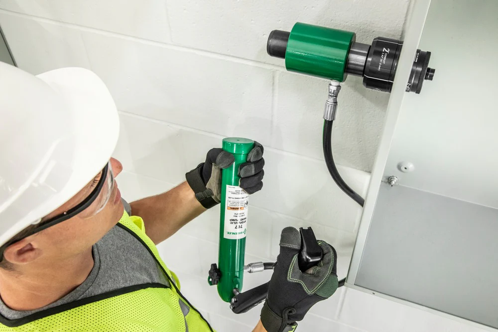 Greenlee 11-Ton Hydraulic Knockout Kit with Hand Pump and Slug-Buster 1/2" - 4" - Image 4