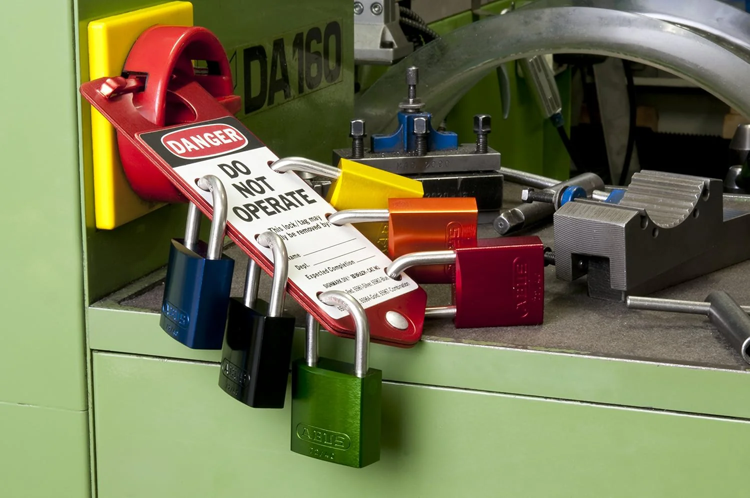 ABUS 72ALHB/40-40 KA Safety Lockout/Tagout Padlock, 1-9/16" Shackle, Black - Image 2