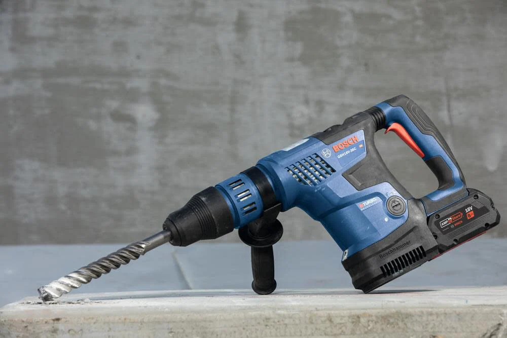 Bosch PROFACTOR 18V Hitman 1-9/16 In. Rotary Hammer Kit - Image 6