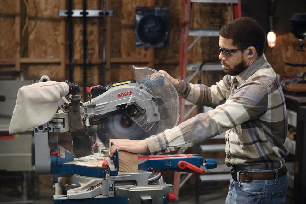 Bosch PROFACTOR 18V Surgeon 12in Dual Bevel Glide Miter Saw Kit - Image 9