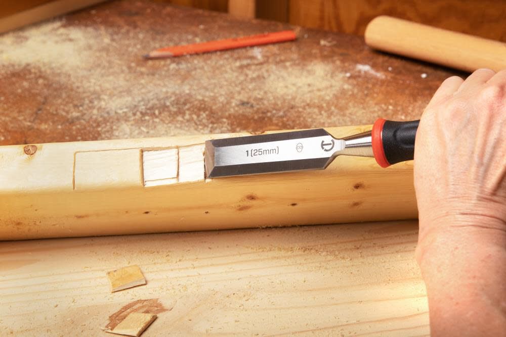 Crescent 1-1/2" Wood Chisel - Image 4