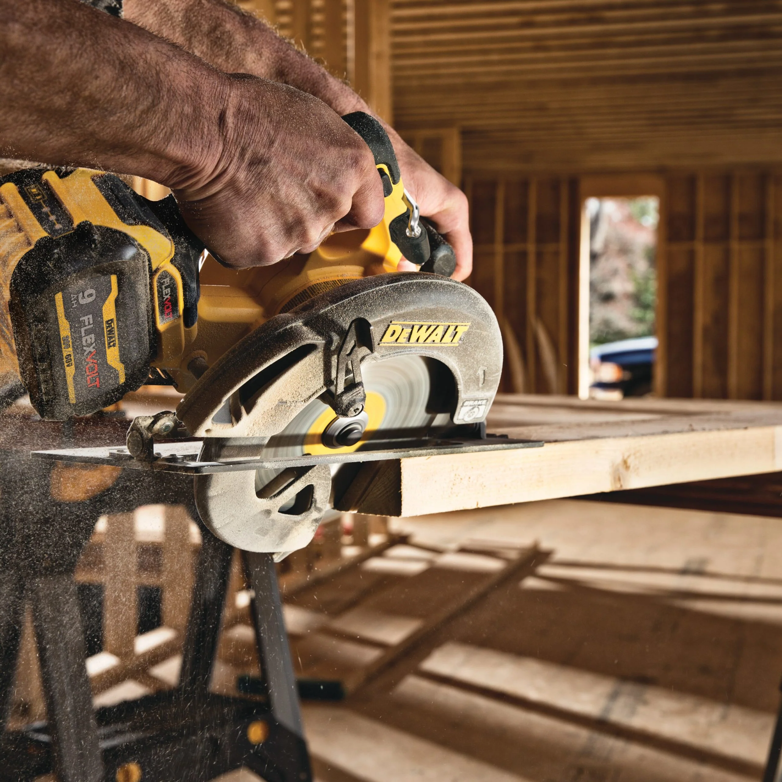 DeWALT (DCS578B) 60V MAX 7-1/4 In. Brushless Circular Saw (Bare Tool) - Image 4