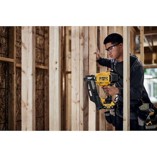 DEWALT DCN920B 20V MAX XR Brushless Cordless 21° Plastic Collated Framing Nailer (Tool Only) - Image 7