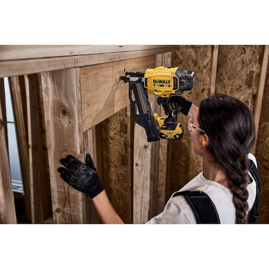 DEWALT DCN920B 20V MAX XR Brushless Cordless 21° Plastic Collated Framing Nailer (Tool Only) - Image 8