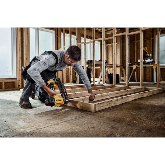 DEWALT DCN930B 20V MAX XR Brushless 30° Paper Collated Framing Nailer (Tool Only) - Image 6