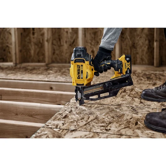 DEWALT DCN930B 20V MAX XR Brushless 30° Paper Collated Framing Nailer (Tool Only) - Image 9