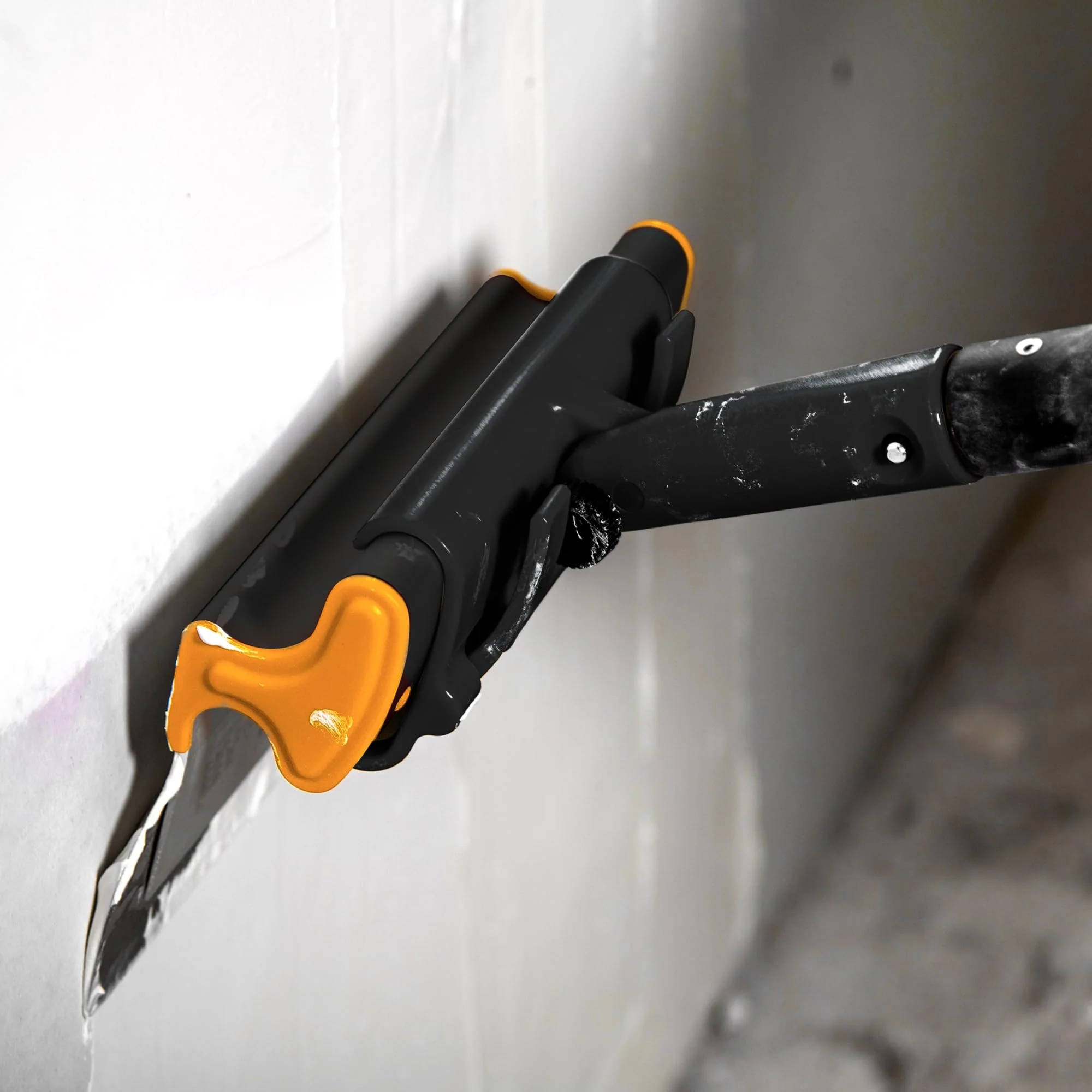 DeWalt 32 In. Skimming Blade - Aluminum Housing with 0.012 In. (0.3mm) Replaceable Stainless Steel Blade Insert - Image 7
