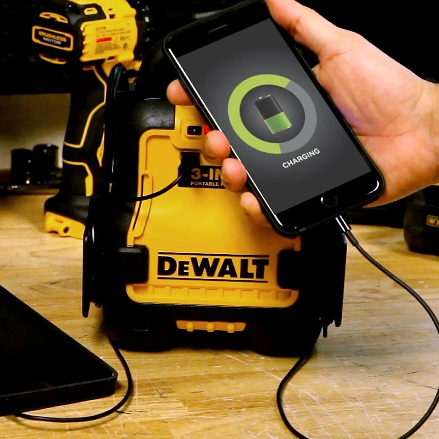 DEWALT DXAE20VBBK Battery Booster with 20V XR 5 AH Lithium-Ion Battery and DCB115 Battery Charger - Image 6