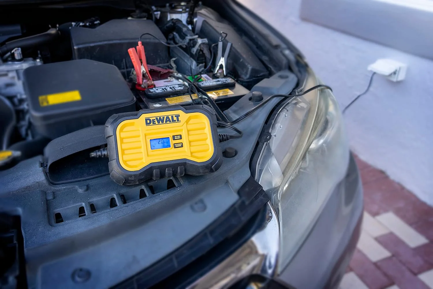 DeWalt DXAEC10 Professional 10 Amp Battery Charger, Battery Maintainer, Battery Trickle Charger - Image 8
