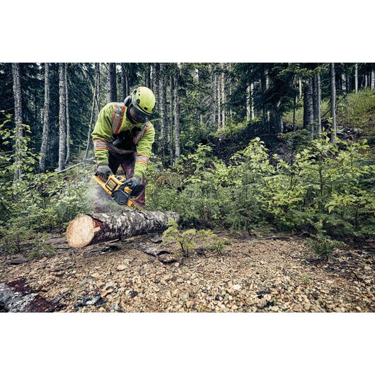DeWALT DCCS670B 60V FlexVolt Brushless Cordless Chainsaw - Image 7