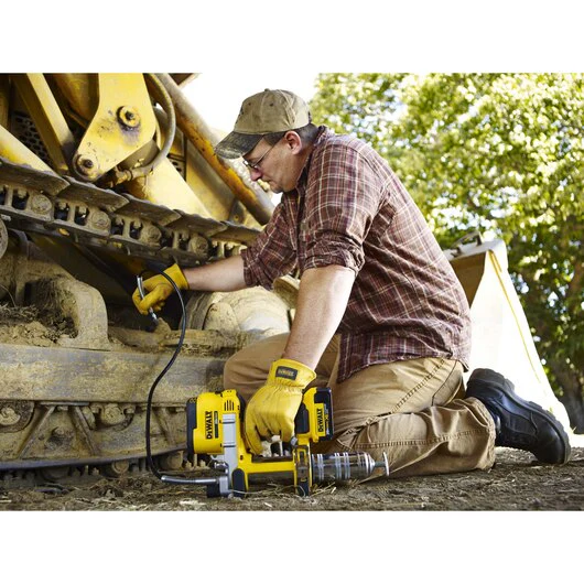 DeWALT 20V DCGG571M1 MAX Lithium-Ion Grease Gun Kit - Image 5