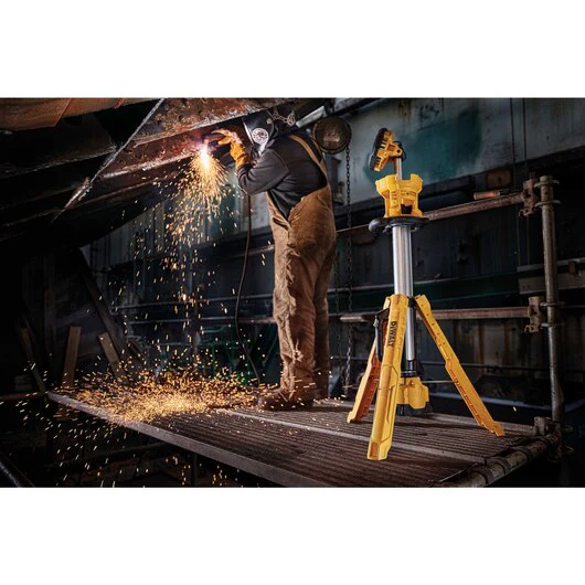 DeWALT (DCL079R1) 20V MAX Tripod Light - Image 6