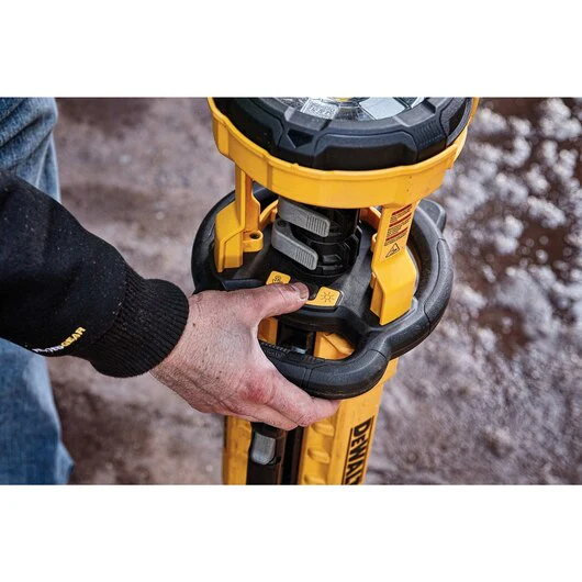 DeWALT (DCL079R1) 20V MAX Tripod Light - Image 9