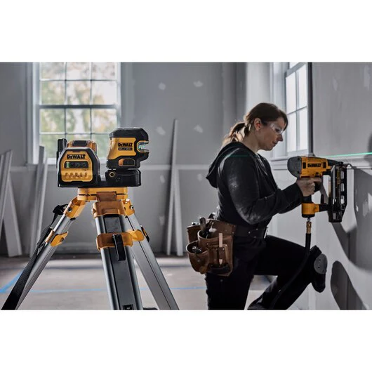 DeWALT 20V (DCLE34520G) Crossline 5-Spot Combo Kit - Image 3