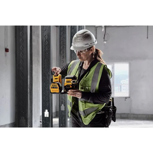 DeWALT 20V (DCLE34520G) Crossline 5-Spot Combo Kit - Image 4