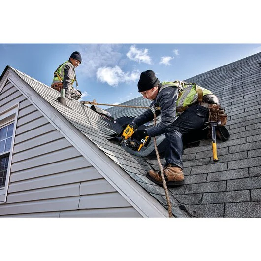 DeWALT (DCN45RND1) 20V Cordless Roofing Nailer Kit - Image 7