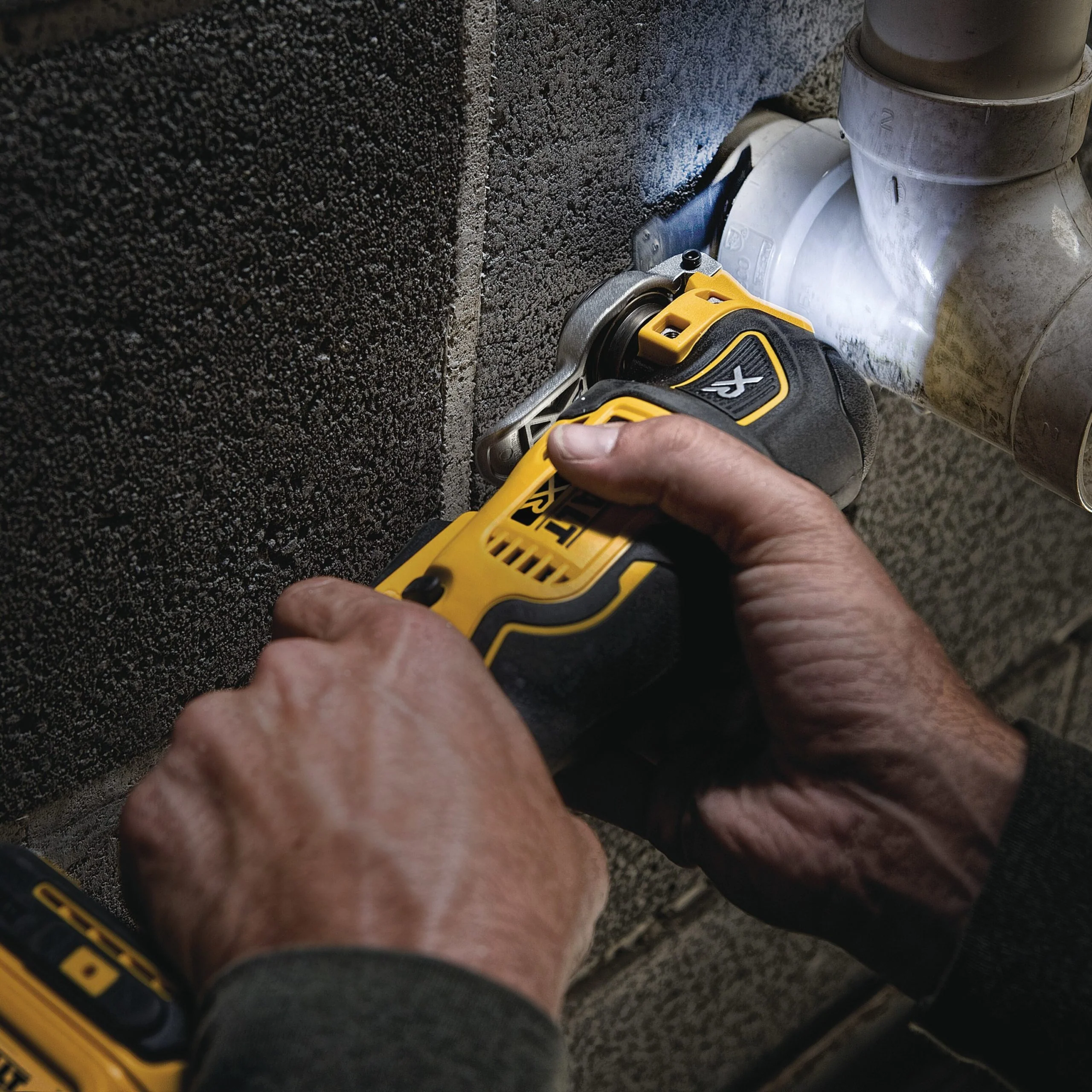 DeWALT (DCS356D1) 20V MAX XR Brushless Cordless 3-Speed Oscillating Multi-Tool Kit - Image 3