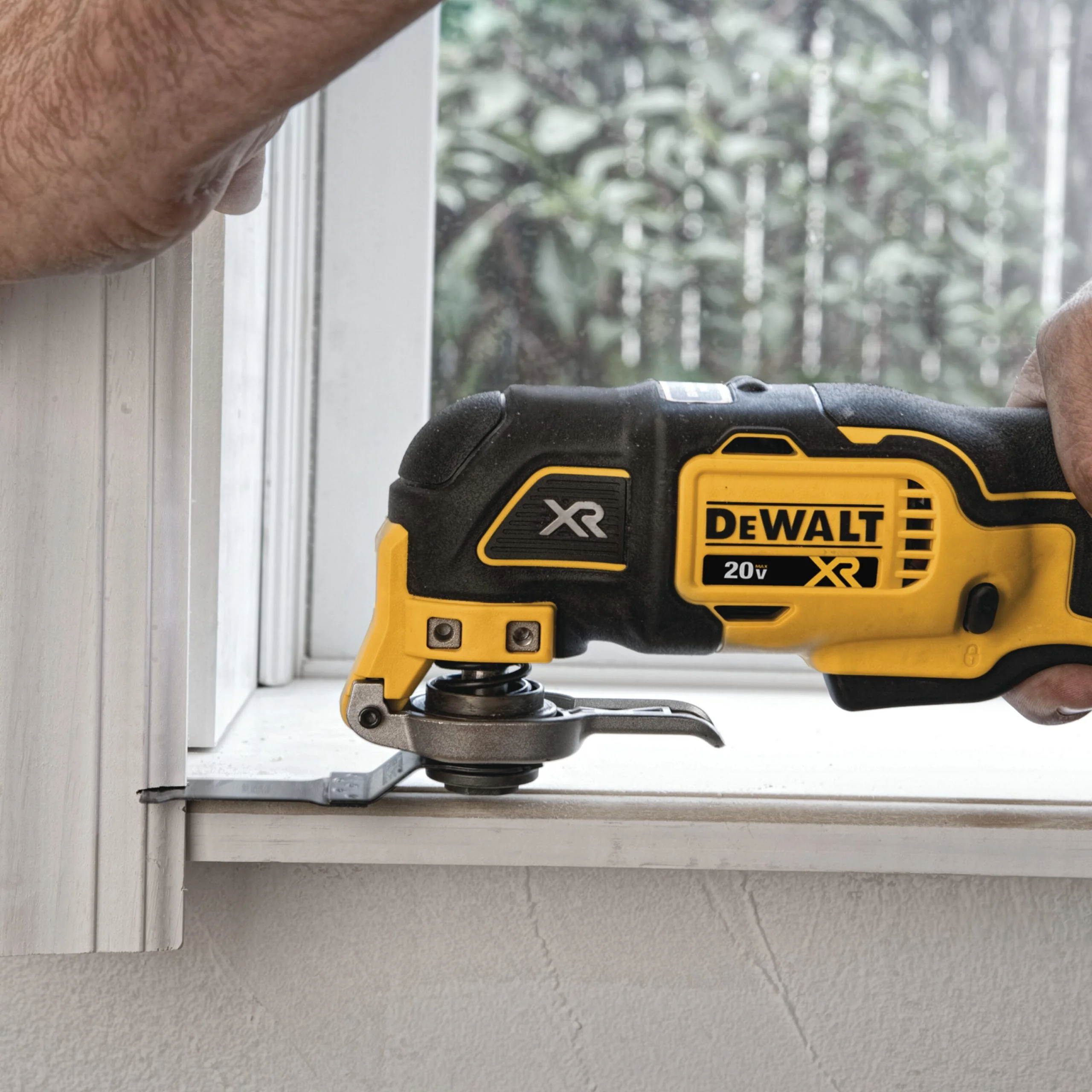 DeWALT (DCS356D1) 20V MAX XR Brushless Cordless 3-Speed Oscillating Multi-Tool Kit - Image 6