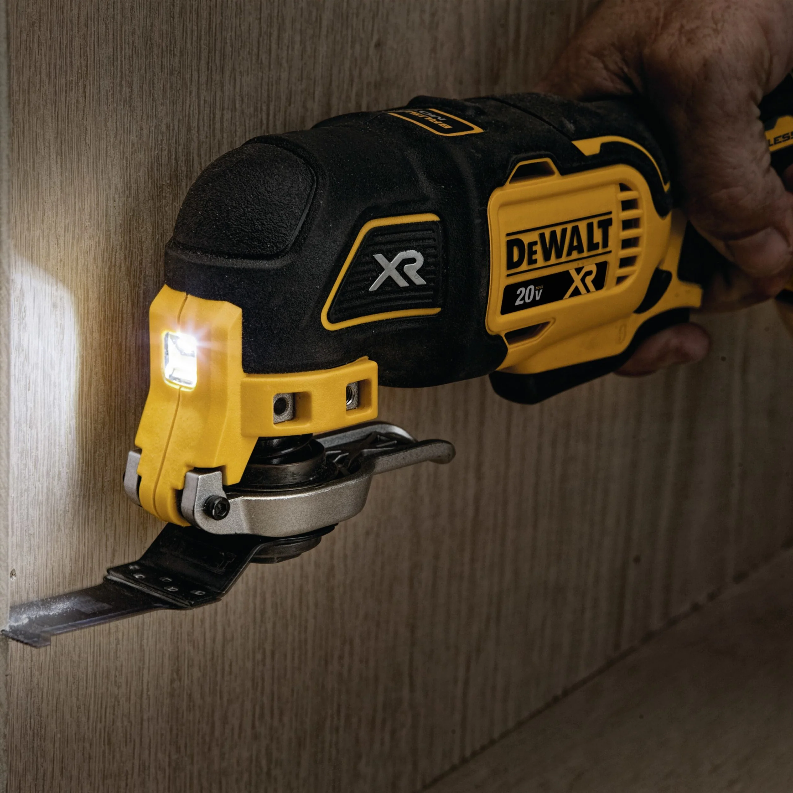 DeWALT (DCS356D1) 20V MAX XR Brushless Cordless 3-Speed Oscillating Multi-Tool Kit - Image 9