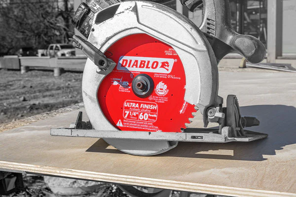 Diablo D0760A 7-1/4" x 60-Teeth Ultra Finish Carbide Saw Blade for Wood (Pack of 1) - Image 3