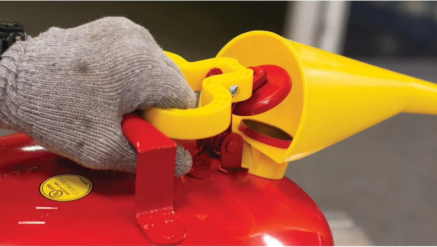 Eagle 2 Gallon Type I Green Safety Gas Can for Oil and Other Combustibles with Flame Arrester, Self-Closing Lid, and F-15 Funnel, Made in the USA, Galvanized Steel Flammable Storage Can, UI20FSG - Image 4