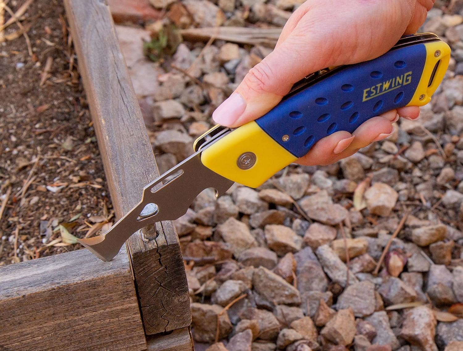 Estwing 42465 2-In-1 Folding Painter's Tool with Retractable Utility Knife - Image 4