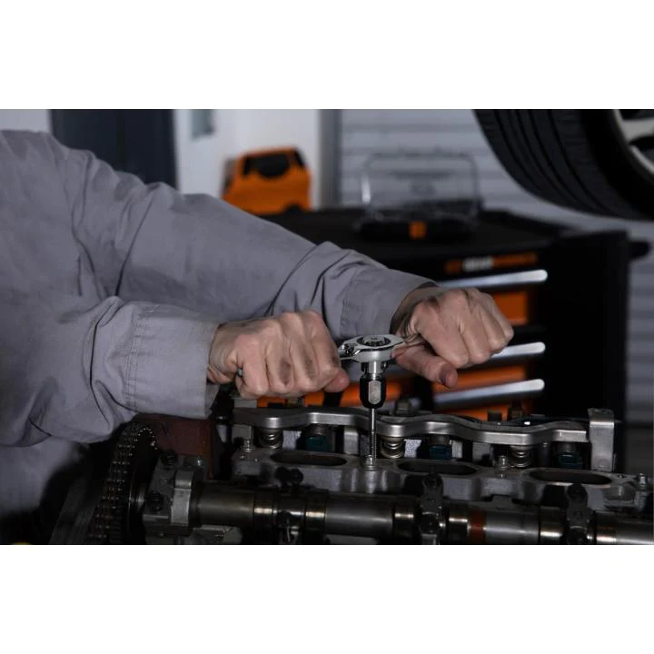 GEARWRENCH 82814 27 Piece Metric Ratcheting Tap & Die Set - Image 4