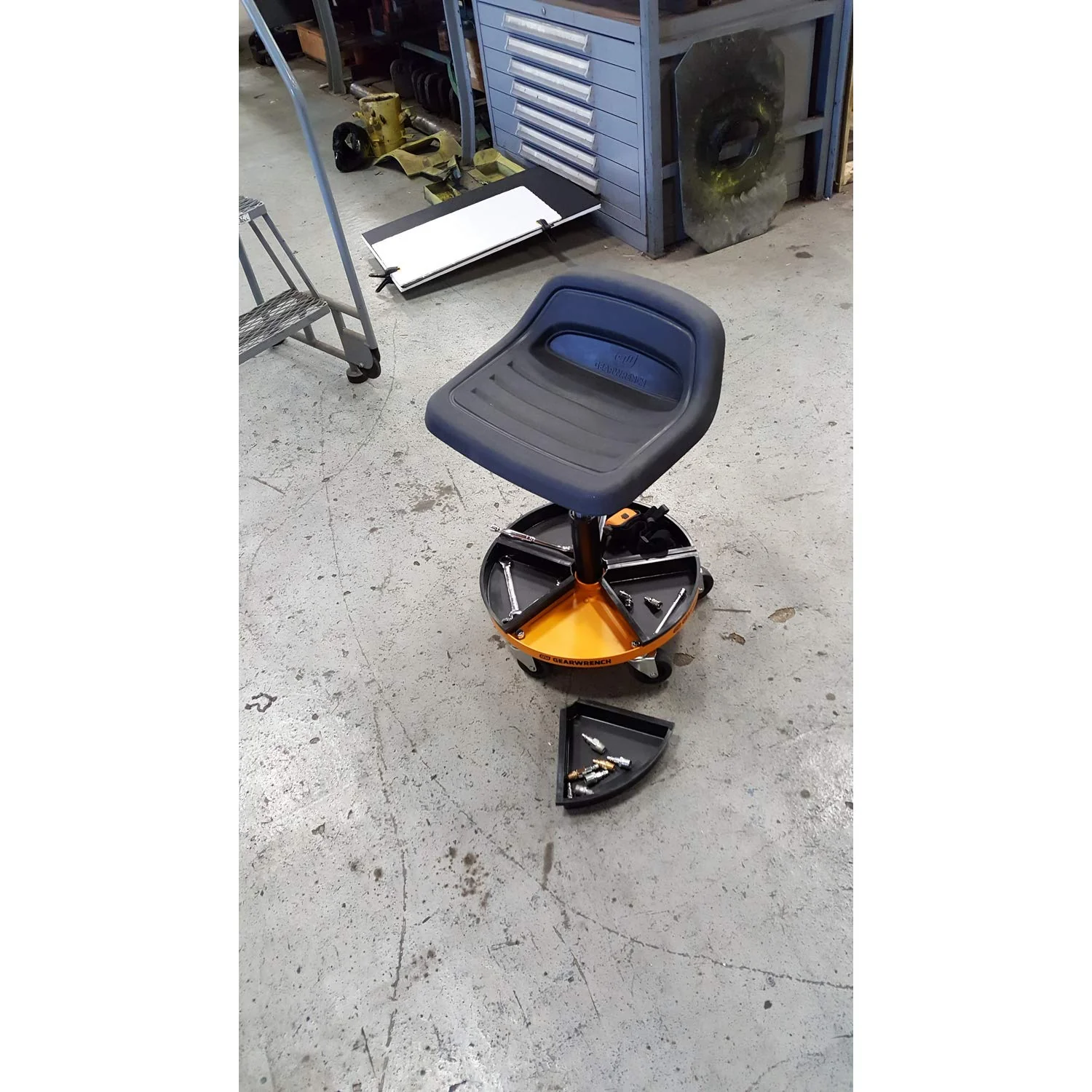 GEARWRENCH Adjustable Height Swivel Mechanics Seat, 18" To 22" - 86994 - Image 8