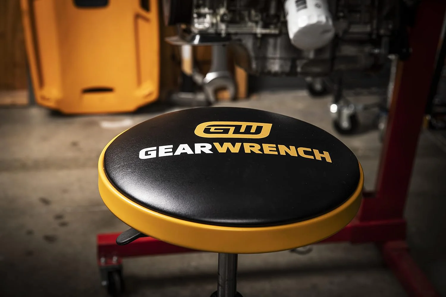 GEARWRENCH 86992 Adjustable Height Swivel Shop Stool, 26" to 31" - Image 2