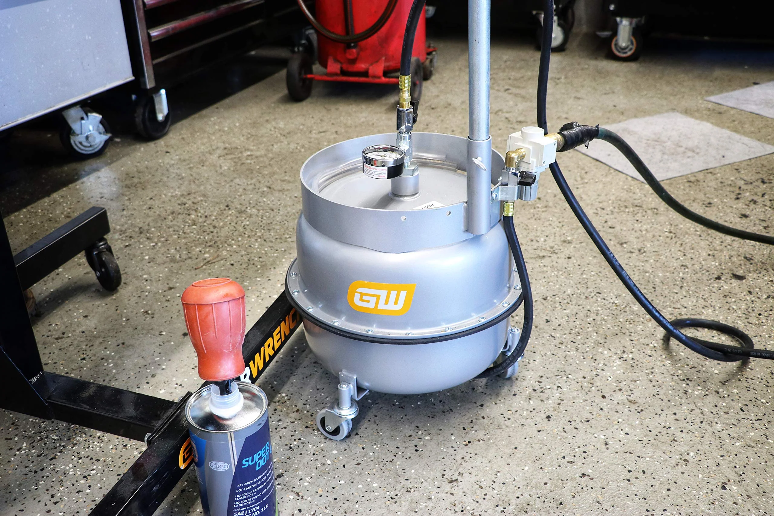 GEARWRENCH 3795D Brake Bleeder Tank - Image 2