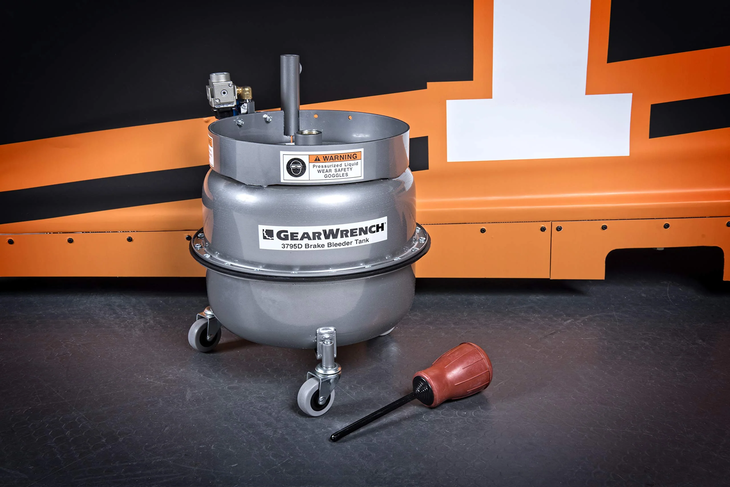 GEARWRENCH 3795D Brake Bleeder Tank - Image 3