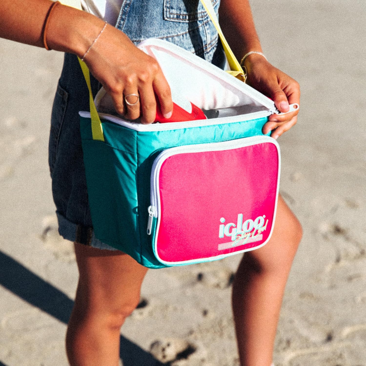 Igloo 000654790 Retro 90s Lunch Coolers, Insulated Lunch Bag, Square Lunch Box Cooler with Front Pocket & Adjustable Strap Neon - Image 6