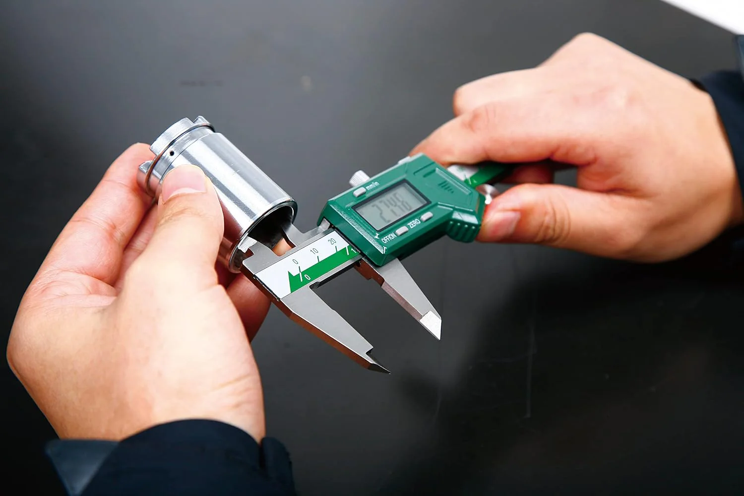INSIZE 1108-200 Electronic Caliper, 0" - 8" - Image 2