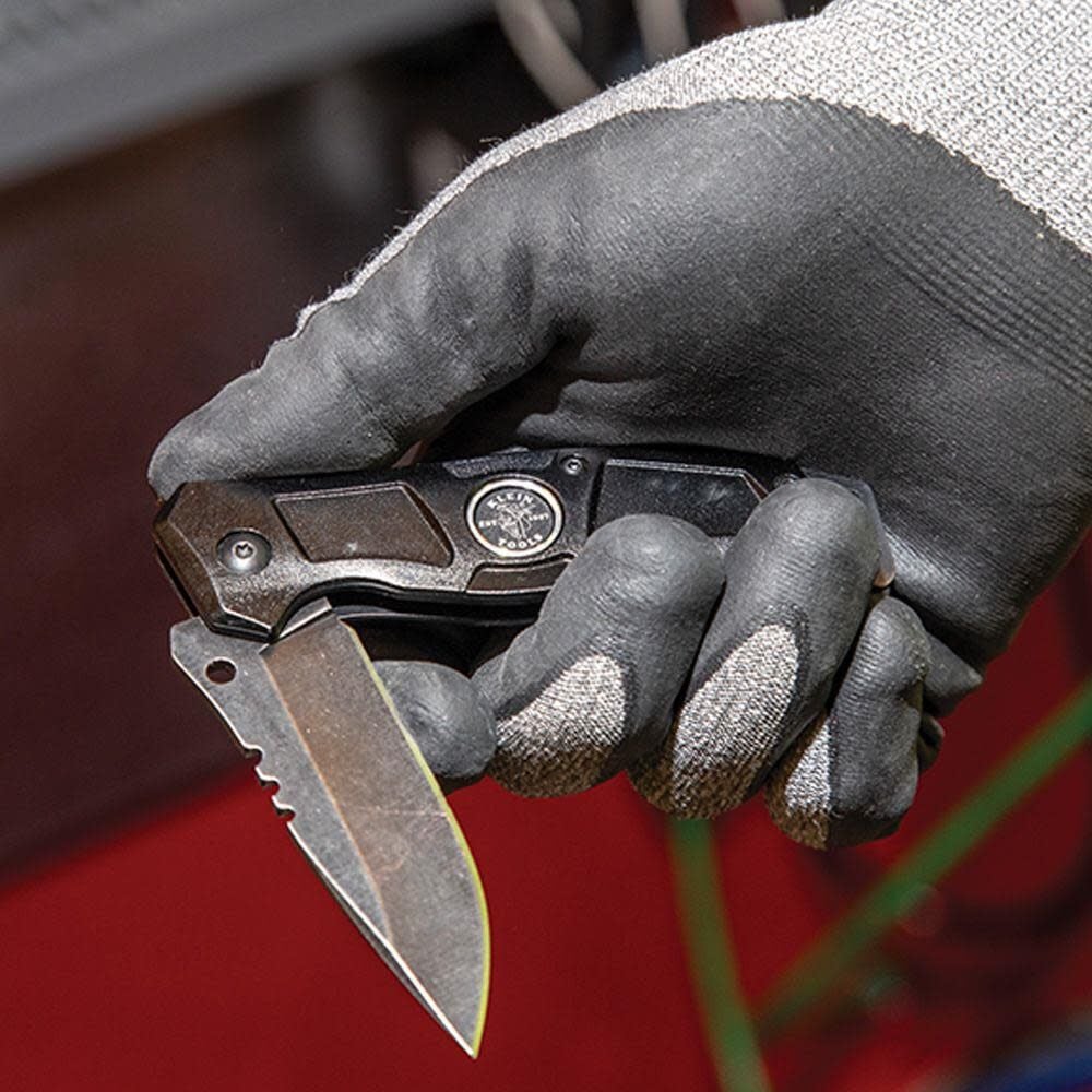 Klein Tools 44228 Electrician's Pocket Knife with Stainless Steel Blade, Perfect for Splitting Cable, Stripping Wire and Everyday Tasks - Image 6