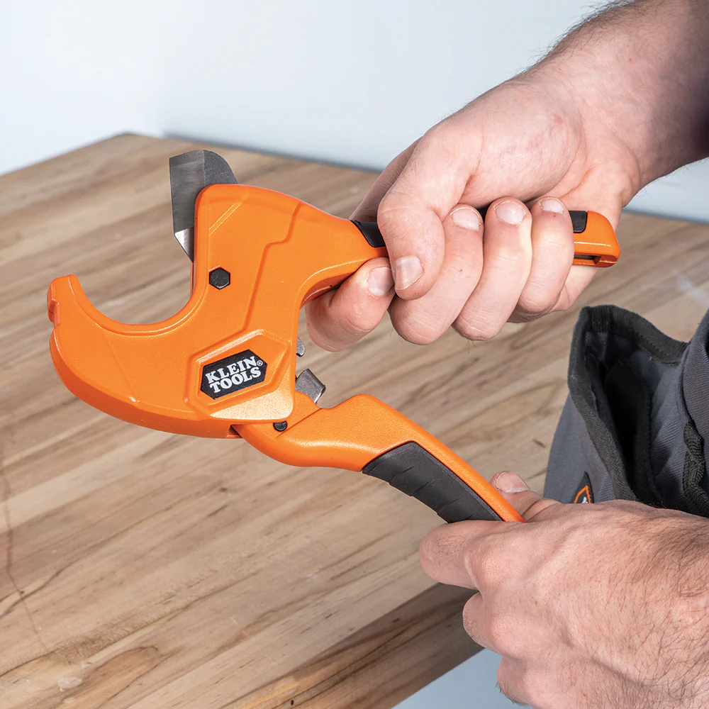 Klein Tools 50063 1-1/4-Inch Ratcheting PVC Pipe Cutter - Image 7