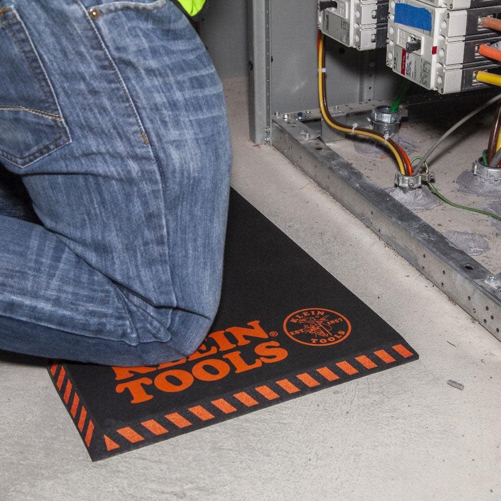 Klein Tools 60136 Kneeling Pads, Adult Men's Large Soft Thick Closed Cell Soft Foam Professional Tradesman Pro Pads with Handle - Image 6