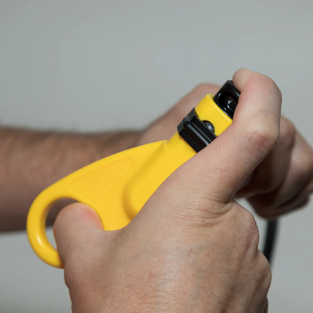 Klein Tools VDV002-818 Coax Install and Test Kit with Crimp Tool, Includes Tester, Stripper and Universal F Connectors - Image 4