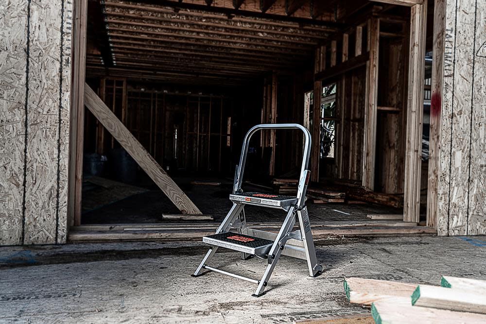Little Giant Ladders Safety Step M2 Aluminum Type 1A Step Ladder - Image 2