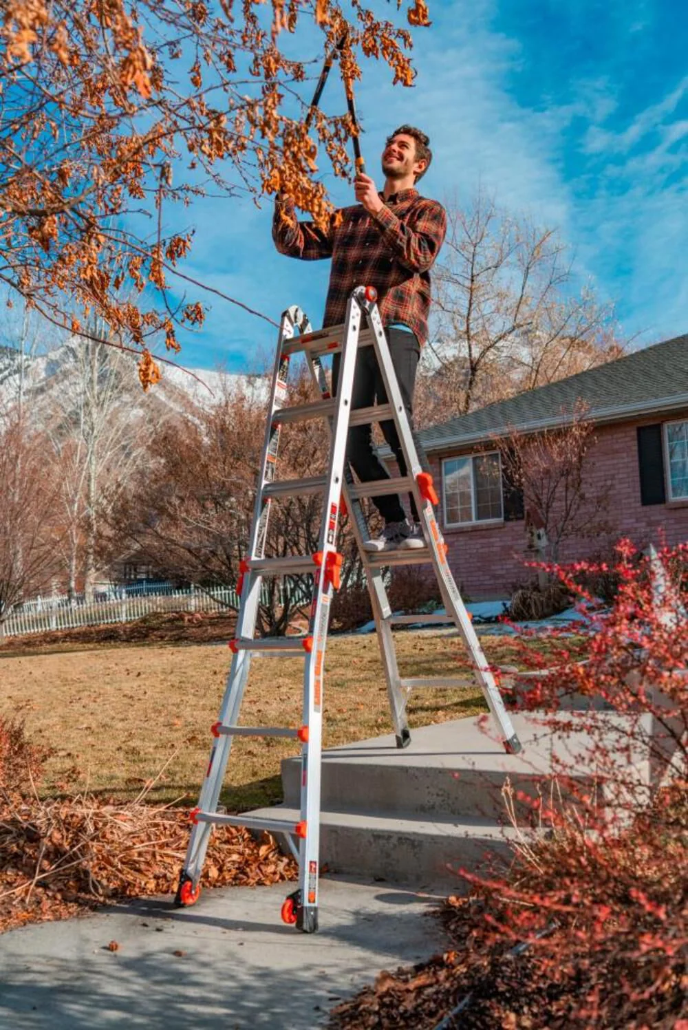 Little Giant Ladders Velocity Model 17 300 lb Rated Type-1A Multi-Use Ladder - Image 4