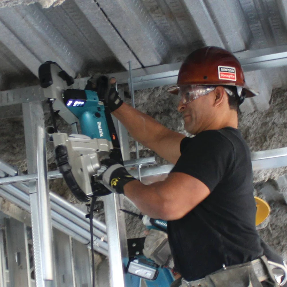 Makita Portable Band Saw, 6.5 AMP, L.E.D. Light, variable speed, no lock-on, case - Image 2