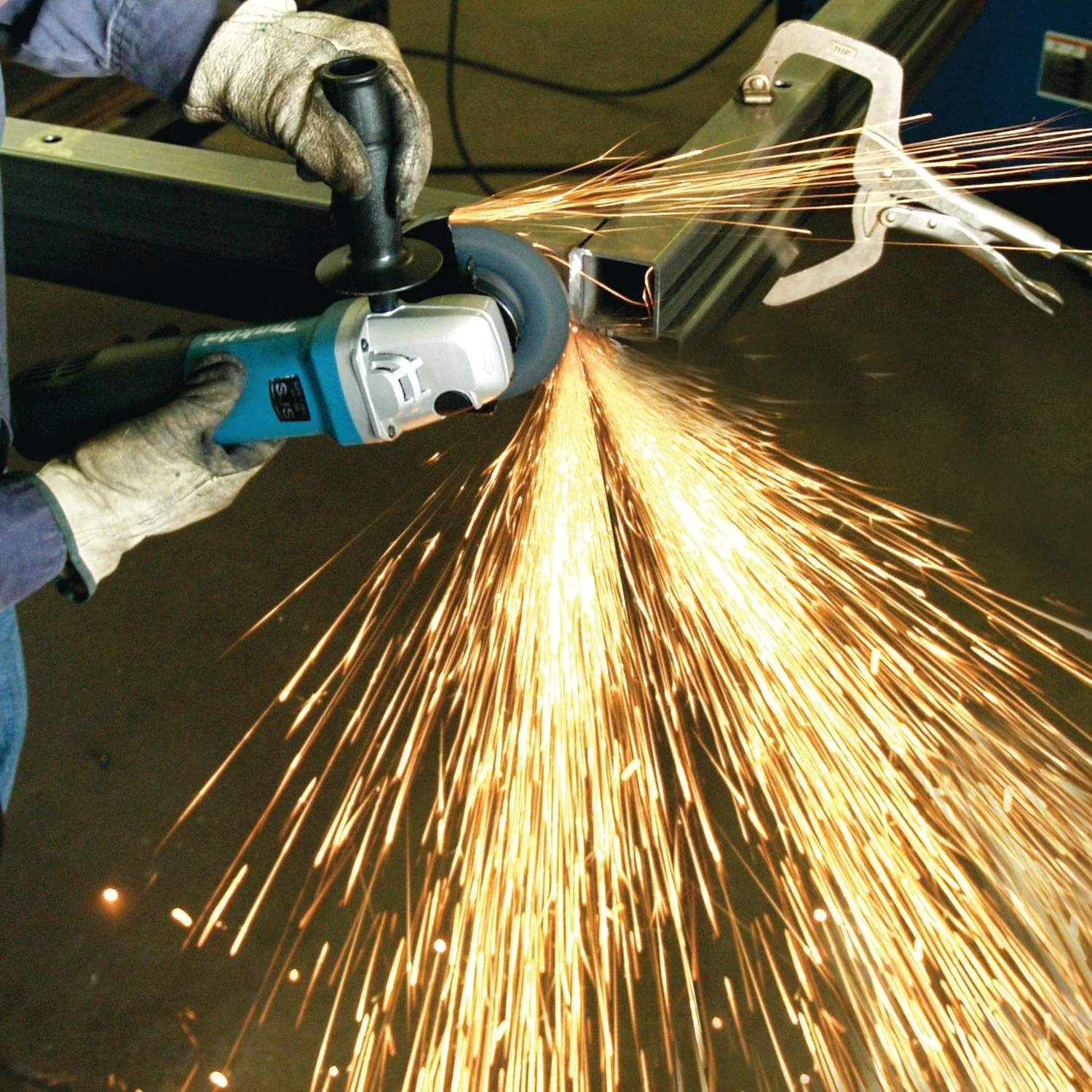 Makita 9564P - 4-1/2" SJS Paddle Switch Angle Grinder, 10 AMP, 11,900 RPM, 5/8"-11, lock-off, no lock-on - Image 4