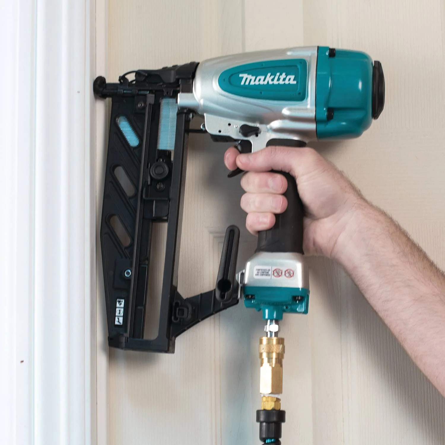 Makita 2-1/2" Straight 16-Gauge Finish Nailer - Image 2