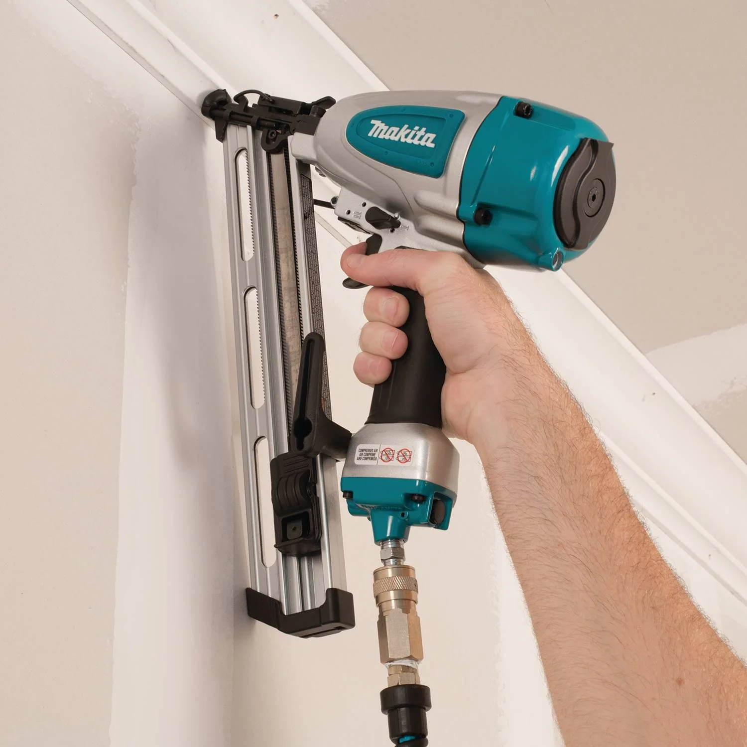 Makita AF635 - 2-1/2" Angled Finish Nailer, 34⁰, 15 Ga., case - Image 4
