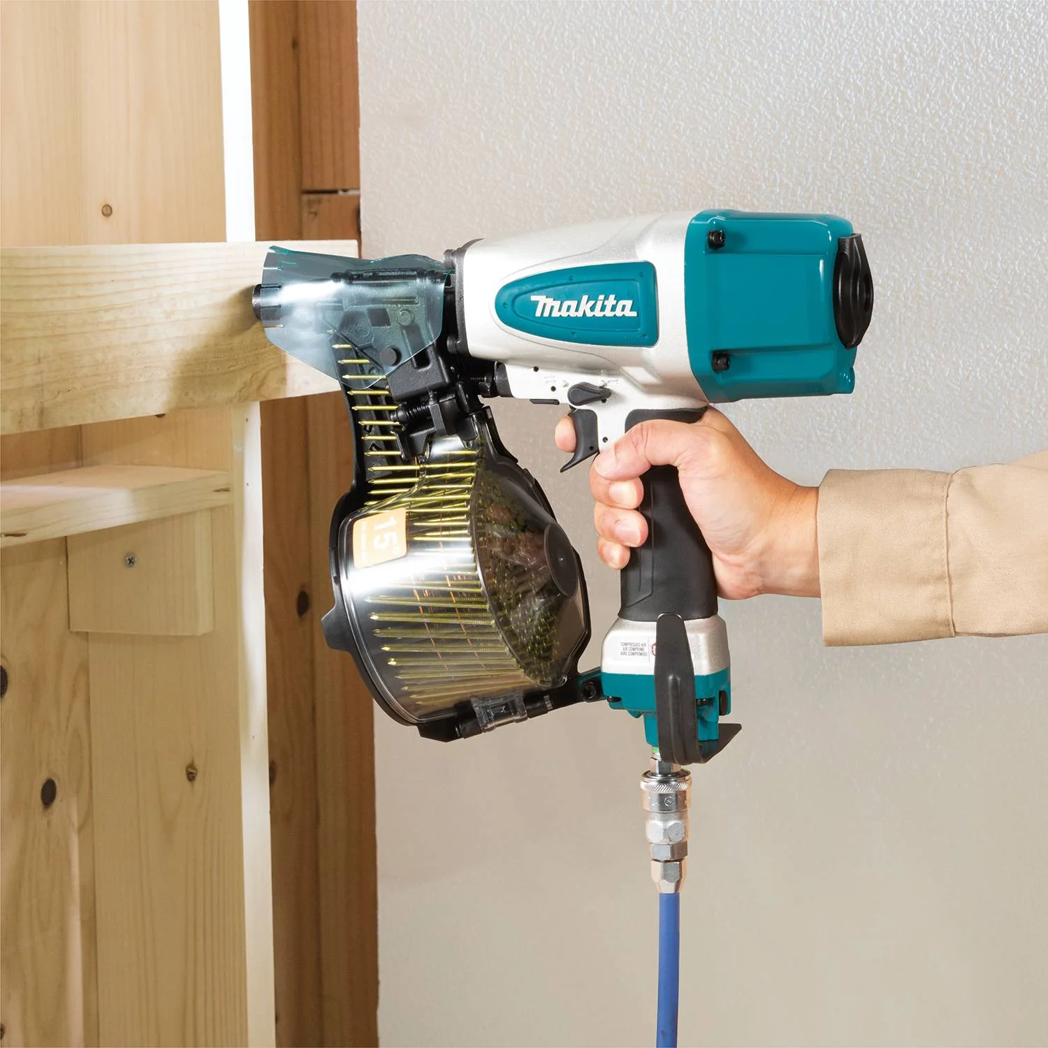 Makita AN613 2-1/2" Siding Coil Nailer - Image 2