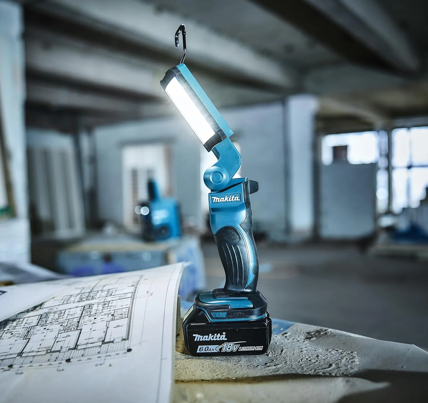 Makita DML801 18V LXT Lithium-Ion Cordless 12 L.E.D. Flashlight, Flashlight Only, Black - Image 10