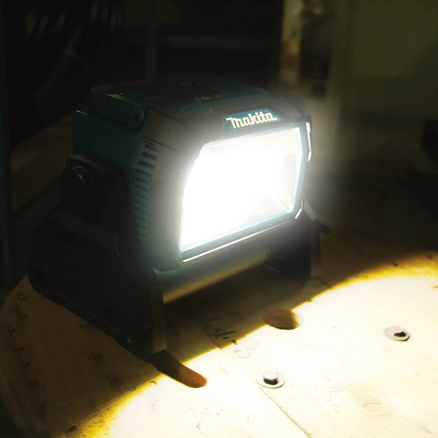 Makita 18V X2 LXT Lithium-Ion Cordless/Corded Work Light (Light Only) - Image 3