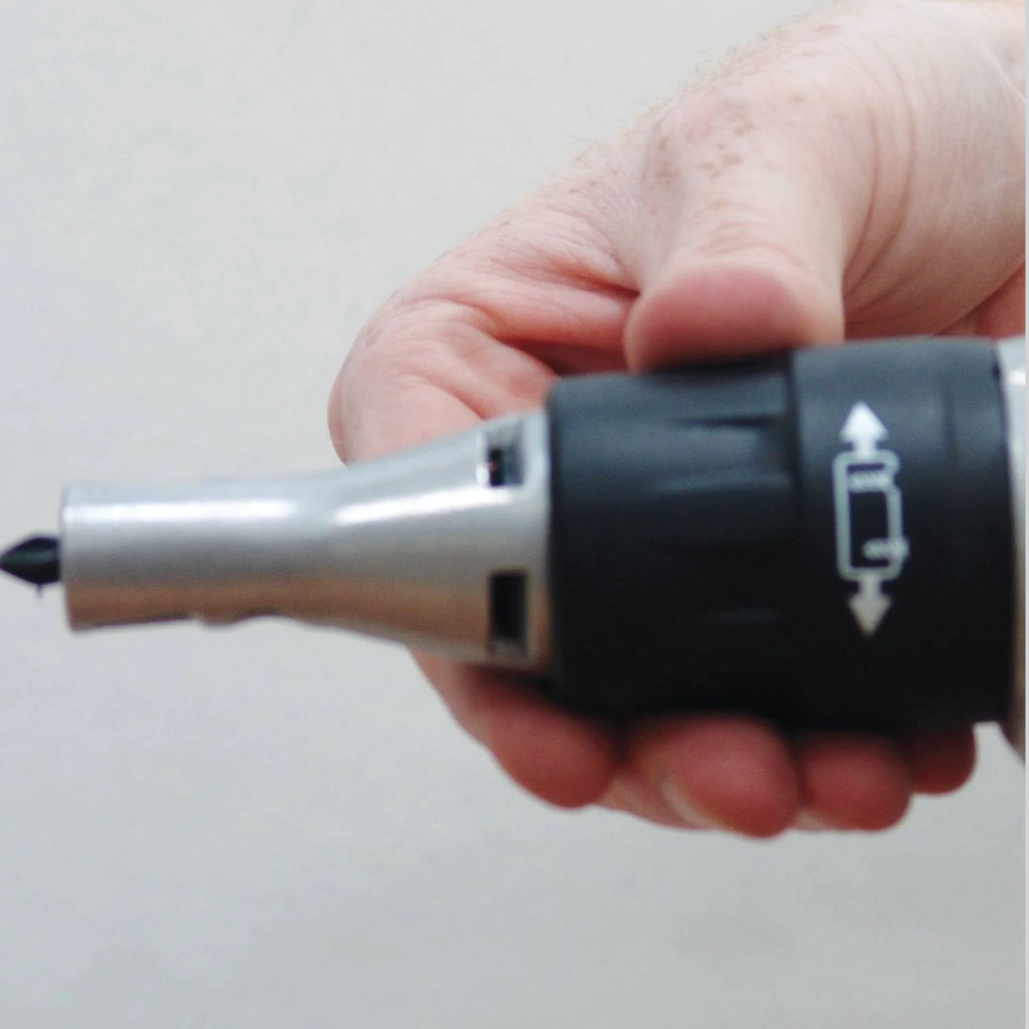 Makita FS6200 - Drywall Screwdriver, 6 AMP, 0-6,000 RPM, var. spd., reversible, L.E.D. Light - Image 5