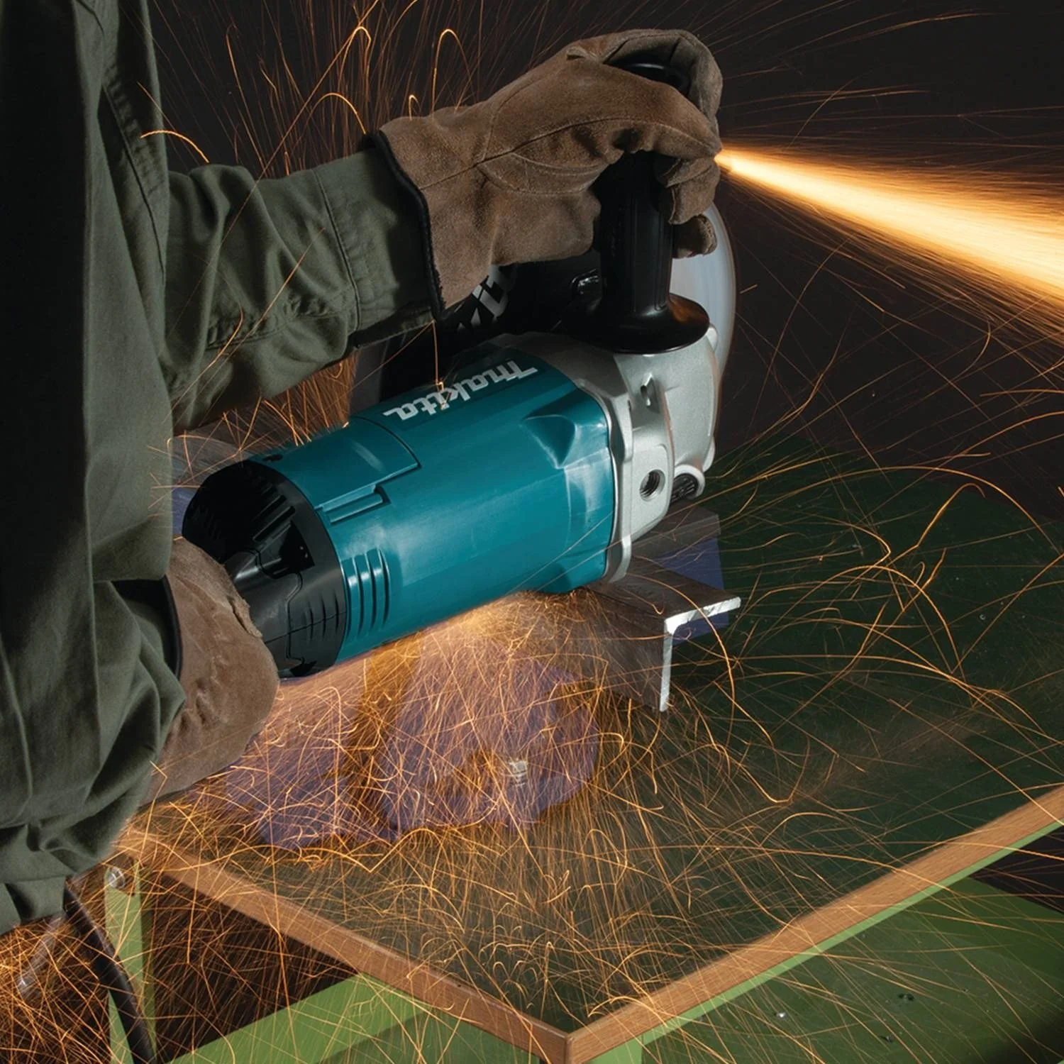 Makita 7" Angle Grinder (GA7060) with No Lock-On Switch - Image 5