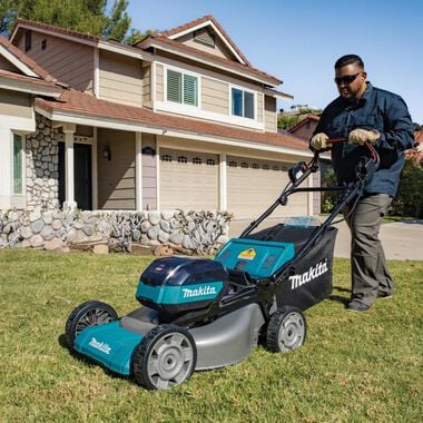 Makita GML01PL 40V Max XGT Brushless 21 In. Self‑Propelled Commercial Lawn Mower Kit & FREE Makita GRU01M1 - Image 4